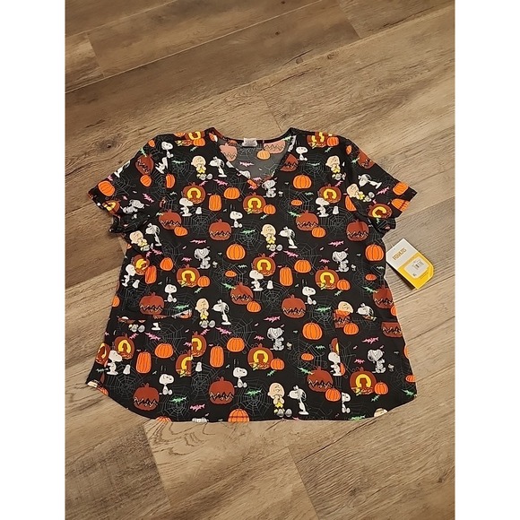 3XL Peanuts Charlie Brown Spooky Snoopy Women's V-Neck Print Scrub Top - Picture 1 of 3